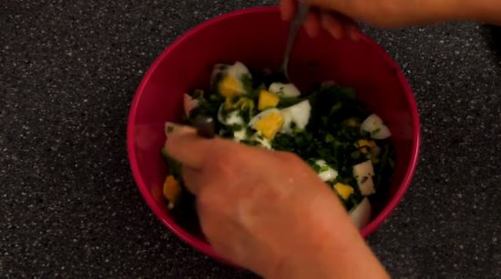 Зелёный салат с брынзой и огурцом