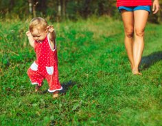 Как научить ребенка ходить? 