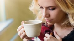 Почему не следует пить кофе по утрам? 