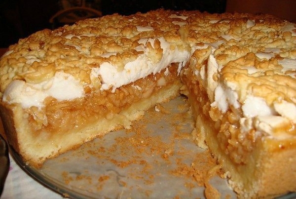 Сливочно-яблочный пирог с суфле