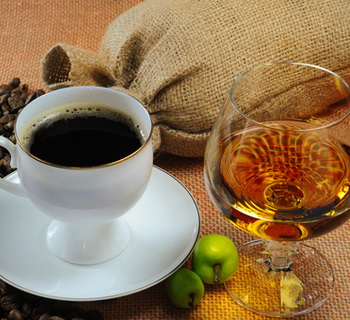Как пить кофе с коньяком: популярные варианты