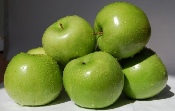 Как быстро приготовить вкусные и полезные запеченные яблоки с творогом?