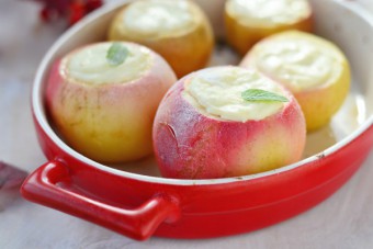 Как быстро приготовить вкусные и полезные запеченные яблоки с творогом?