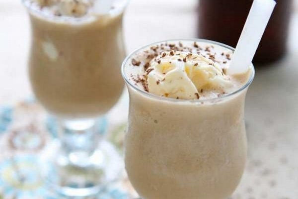Коктейль «Coffee Milkshake» с шоколадным сиропом