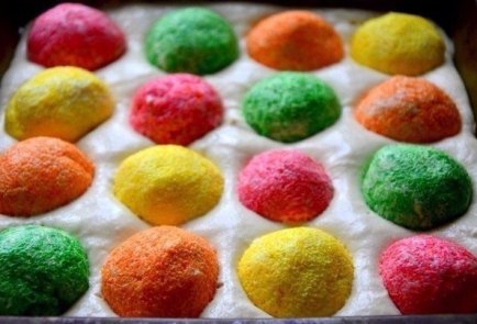 Творожный пляцок с цветными шариками