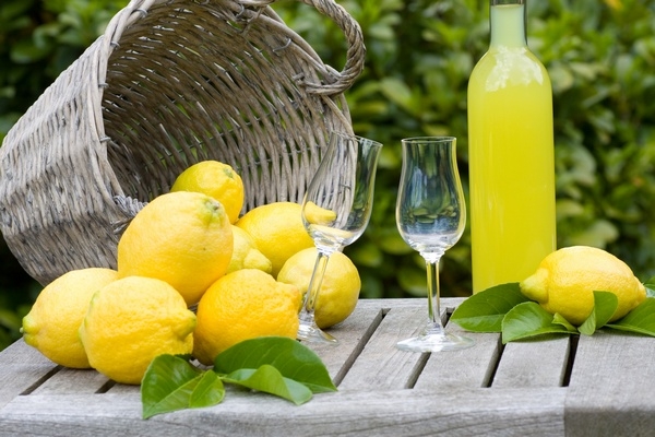 Домашний ликер «Лимончелло» лимонный