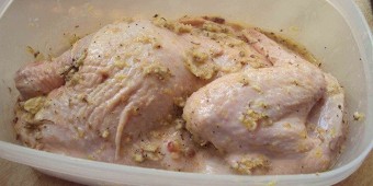 Как замариновать курицу для запекания в духовке: подборка лучших рецептов