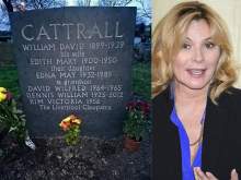 Звезда "Секса в большом городе" заранее написала свое имя на надгробии семейного захоронения