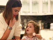 "Поужинать негде": Бородина накормила 3-летнюю дочь "отравой", разозлив Сеть