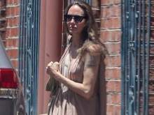Новости дня: Ужасно худая Анджелина Джоли экстренно госпитализирована