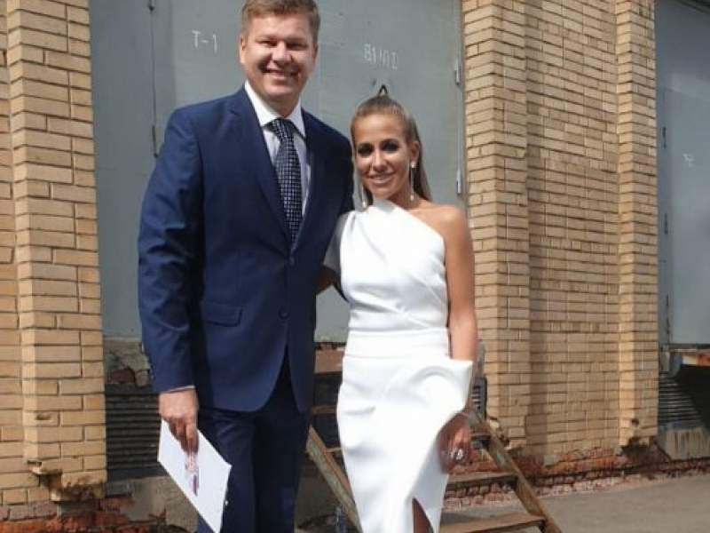 Новости дня: Комментатор Губерниев с бывшей женой Аршавина на руках попал на видео