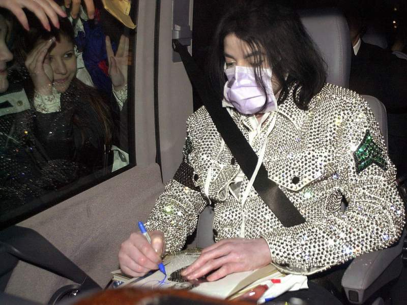 Новости дня: Бывший телохранитель Майкла Джексона раскрыл секрет его маски на лице