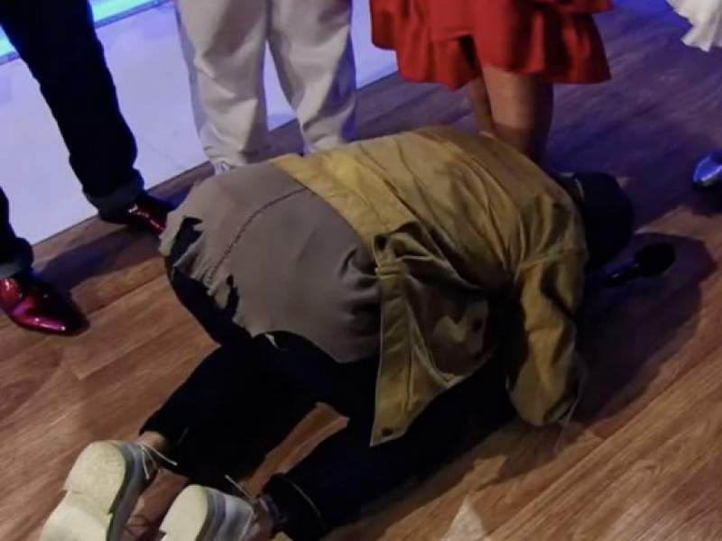 Новости дня: Дмитрий Нагиев упал на колени перед участницей шоу "Голос"