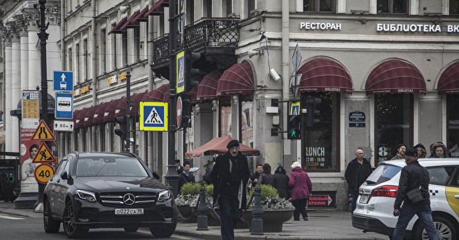 Новости дня: Припарковавшийся на "встречке" Боярский взбесился из-за журналистов