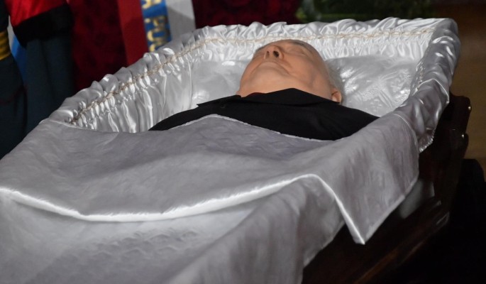 Что убитая горем дочь положила в шикарный гроб Михаила Горбачева 
