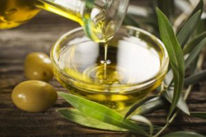 Использование оливкового масла в домашней косметологии