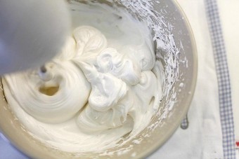 Как приготовить самый вкусный крем для шоколадного бисквита? 