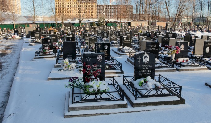 "Давно нет в живых": Могилу Пьехи снесли на кладбище за неуплату