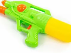 Водный пистолет: Больше, чем просто игрушка — история и выбор идеального оружия для летних сражений