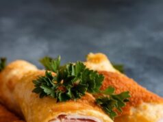 Рулет из пюре и фарша