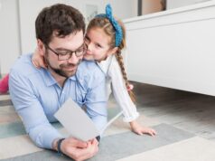 Подписание мужа и дочери