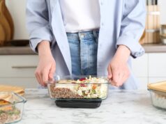 Салат с копченой грудкой: рецепт