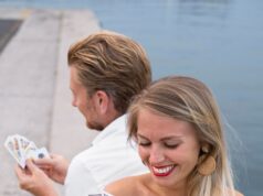 Королева Пентаклей: Совет Карты в Отношениях