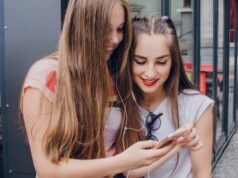 Заголовок: «Как записать сестру в телефоне»