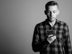 Как обойти черный список в WhatsApp