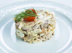 Салат с ветчиной и консервированными шампиньонами