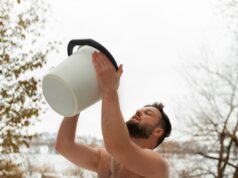 К чему снится пролить воду