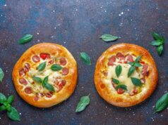 Мини пицца на слоеном тесте