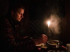 Что делает мужчина, гадающий о своем будущем